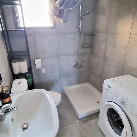 With 360° Balcony And Direct Sea And Harbour View! Appartement Larnaca