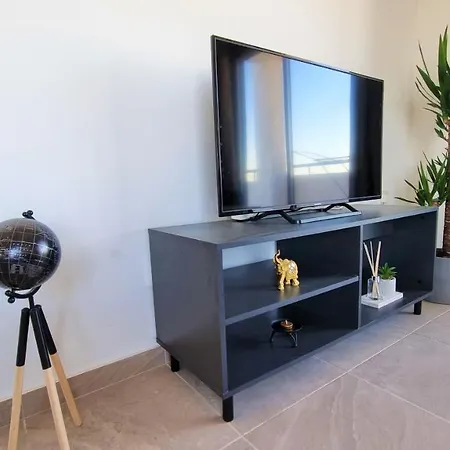 With 360° Balcony And Direct Sea And Harbour View! Apartment