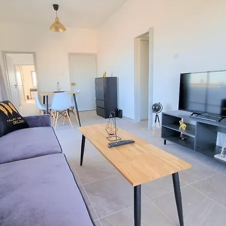 With 360° Balcony And Direct Sea And Harbour View! Apartment